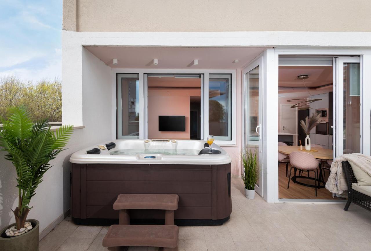 Glow Luxury With Terrace And Jacuzzi Apartmán *