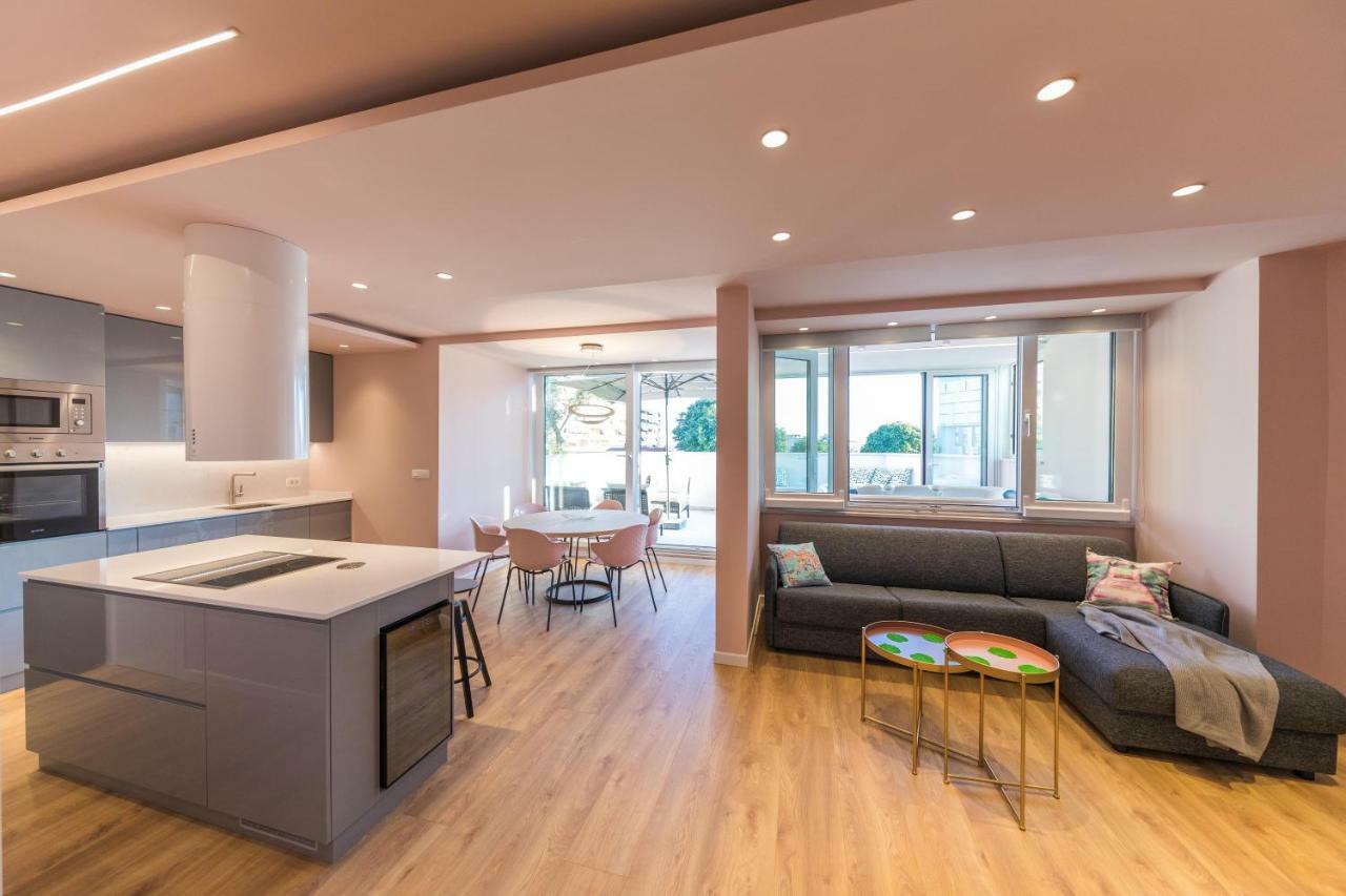 Glow Luxury With Terrace And Jacuzzi Lejlighed Split